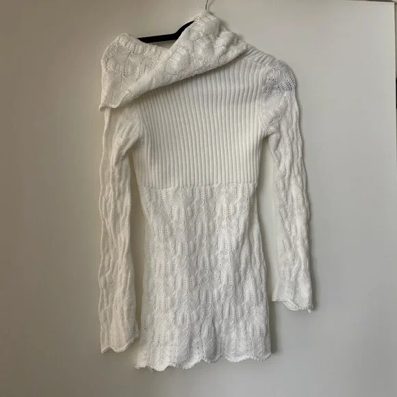 Sold !! Free with any purchase!! Elegant White Women's Sweater in size XS - Picture 2 of 5